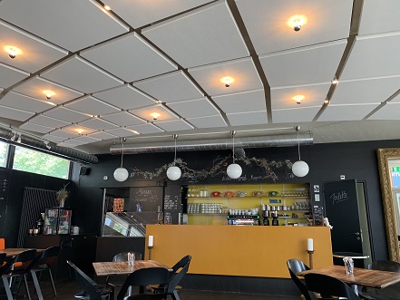 Bilder Akustik Deckensegel im Restaurant