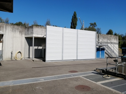 Lärmschutzwand aussen Schallabsorbierende ALU-Wand