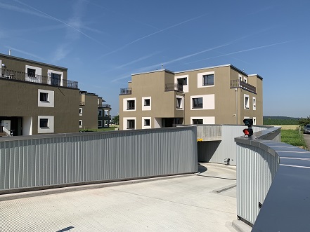 Bilder Mauerverkleidung aus Aluminium bei Garageneinfahrten